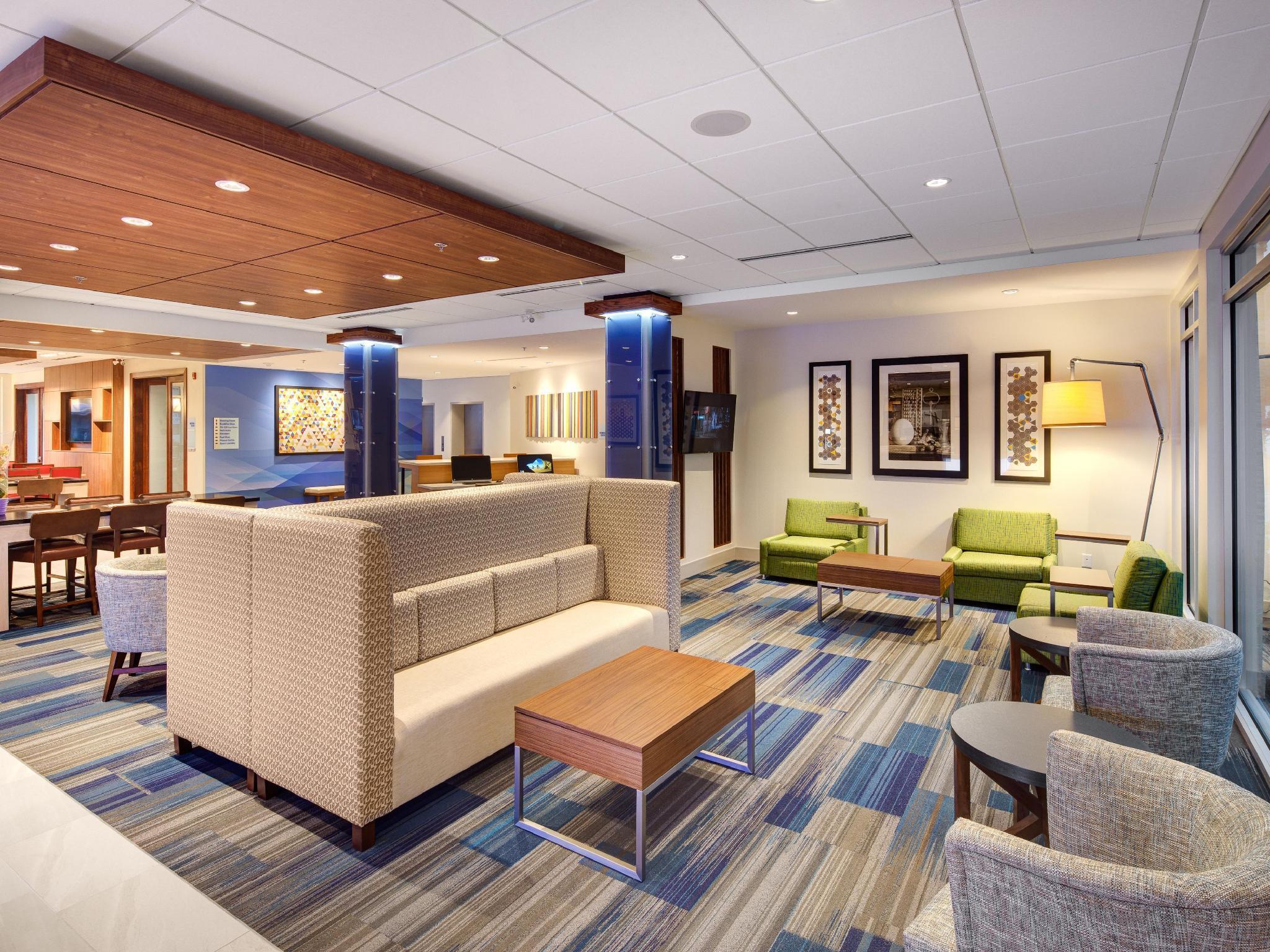 Holiday Inn Express & Suites Terrace By Ihg Екстериор снимка