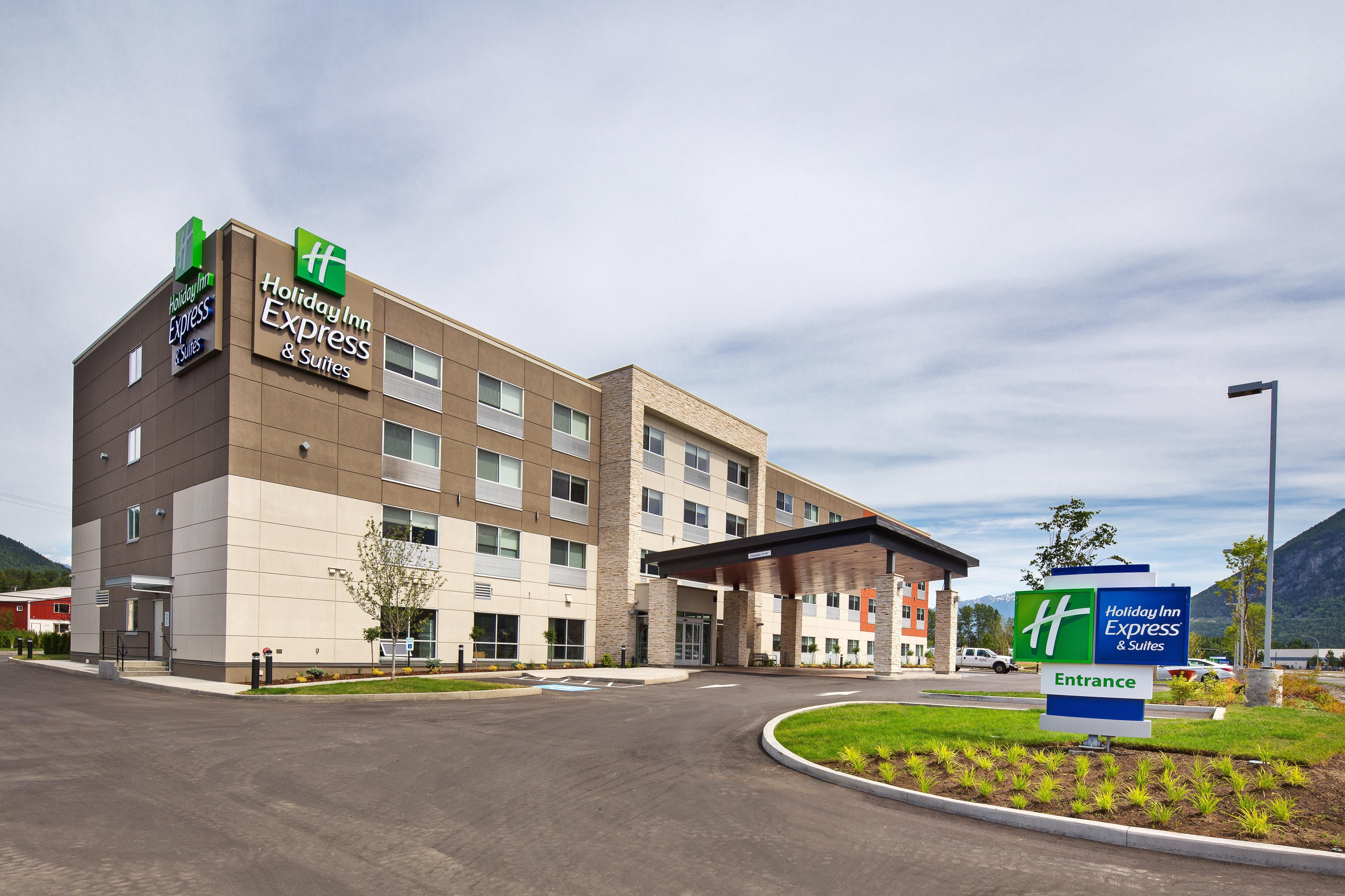 Holiday Inn Express & Suites Terrace By Ihg Екстериор снимка