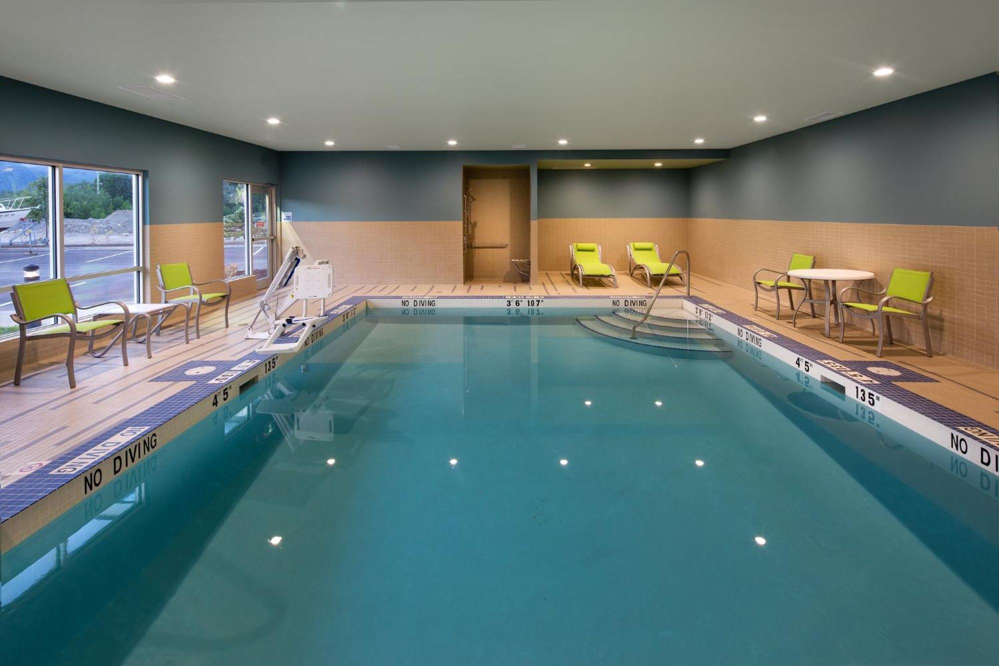 Holiday Inn Express & Suites Terrace By Ihg Екстериор снимка