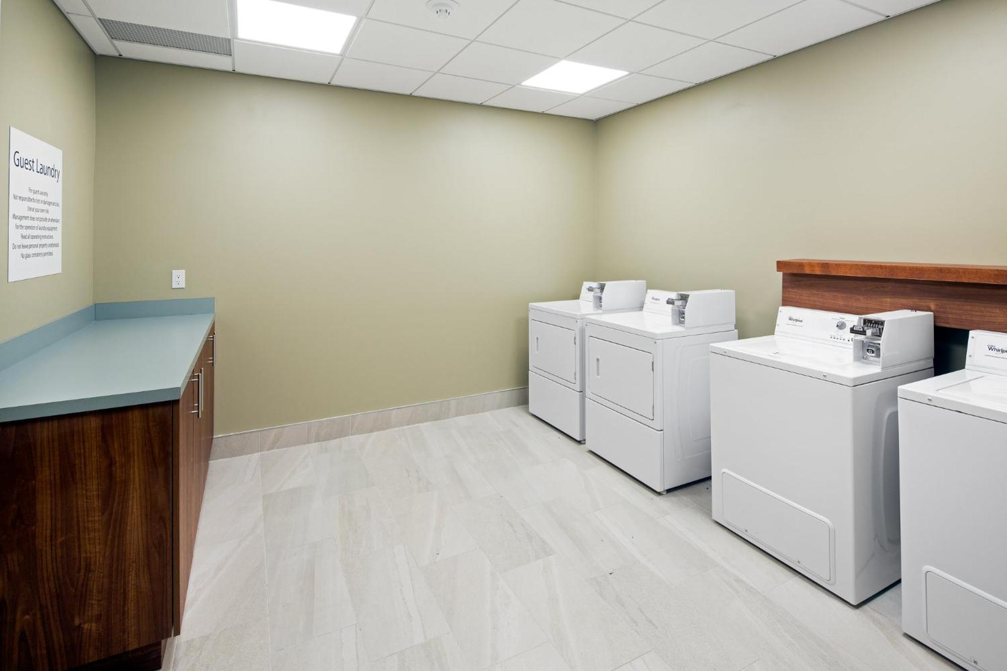 Holiday Inn Express & Suites Terrace By Ihg Екстериор снимка