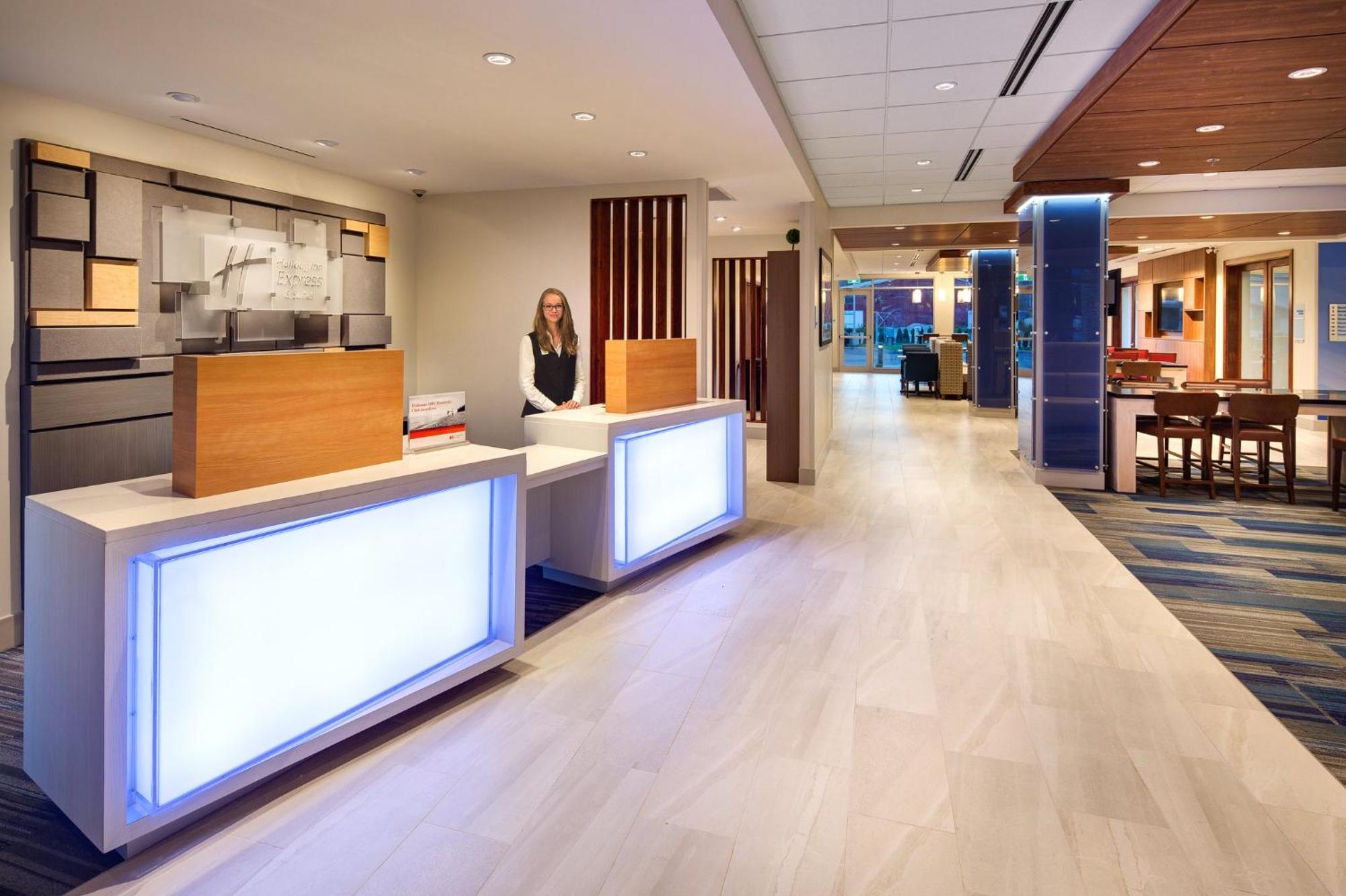 Holiday Inn Express & Suites Terrace By Ihg Екстериор снимка