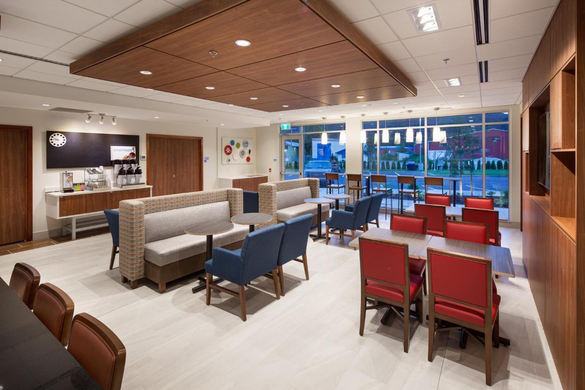 Holiday Inn Express & Suites Terrace By Ihg Екстериор снимка