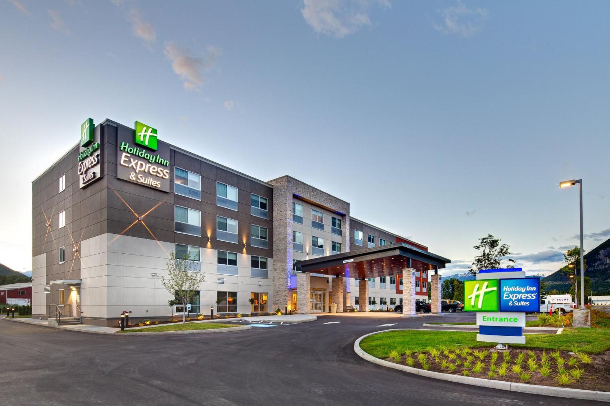 Holiday Inn Express & Suites Terrace By Ihg Екстериор снимка