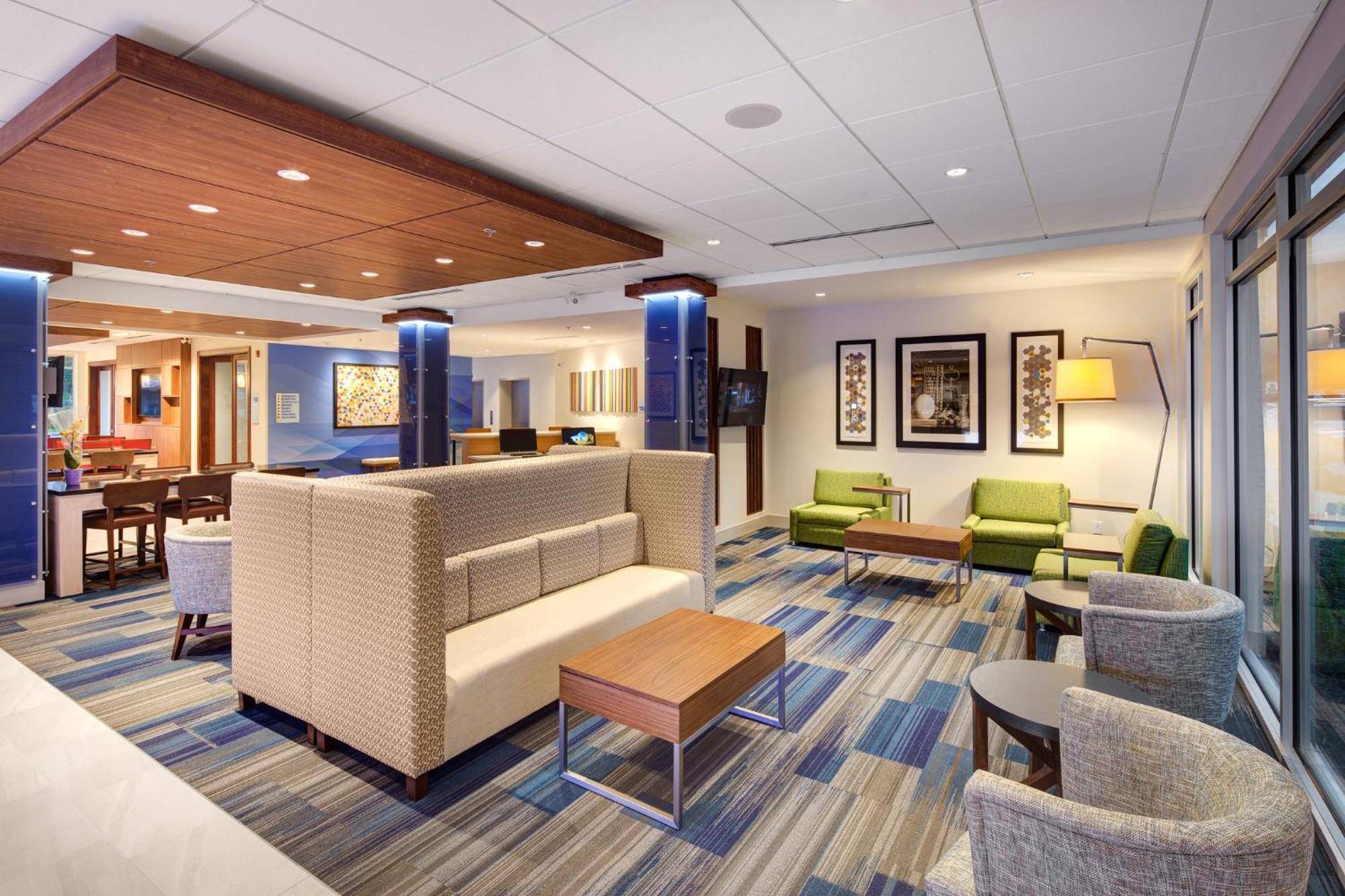 Holiday Inn Express & Suites Terrace By Ihg Екстериор снимка